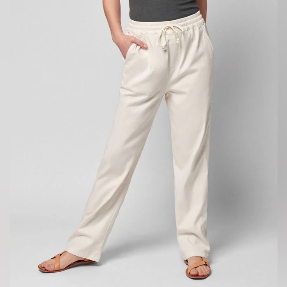 Faherty Essential Pant in Whisper White